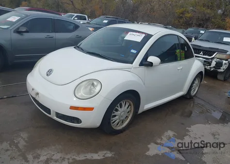 2010 Volkswagen New Beetle 2.5L Final Edition z USA, uszkodzony, nr VIN 3VWPW3AG9AM000228